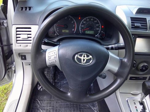 Used 2013 Toyota Corolla LE Special Edition image 11