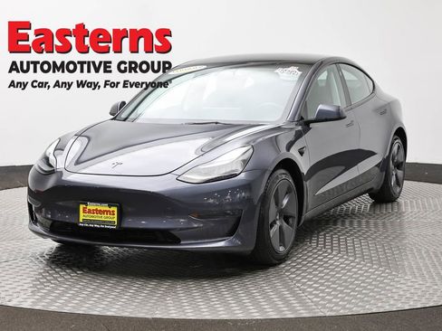 Used 2023 Tesla Model 3 Standard Range image 1