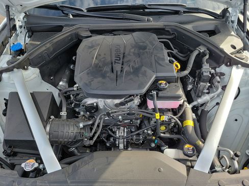 Certified 2025 Genesis G70 2.5T image 24