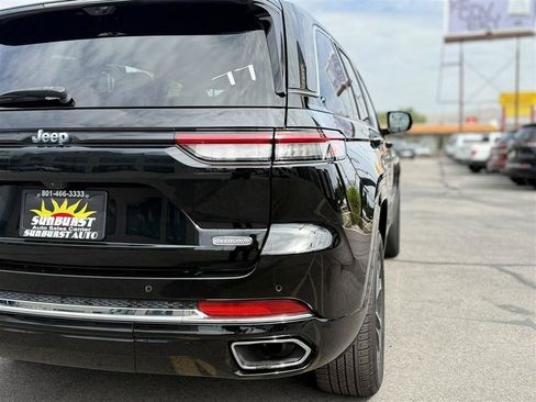 Used 2023 Jeep Grand Cherokee Overland w/ Luxury Tech Group IV AWD/4WD image 21