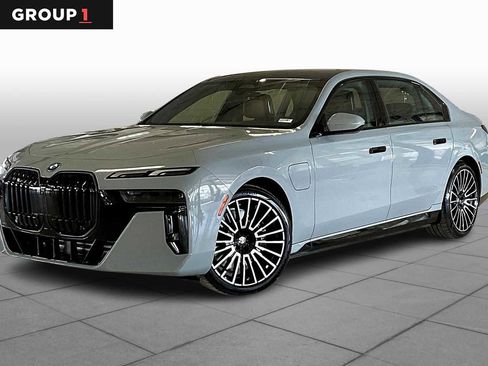 Used 2025 BMW 750e xDrive w/ Premium Package image 1