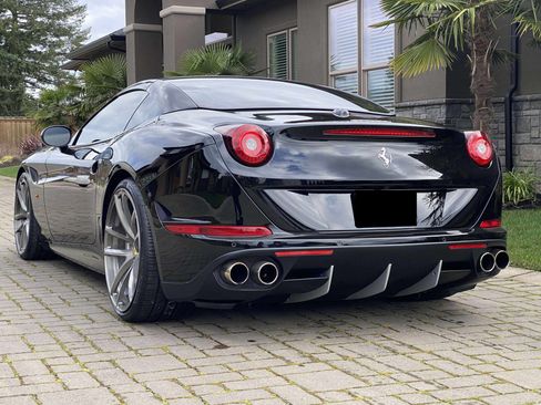 Used 2015 Ferrari California T RWD image 2