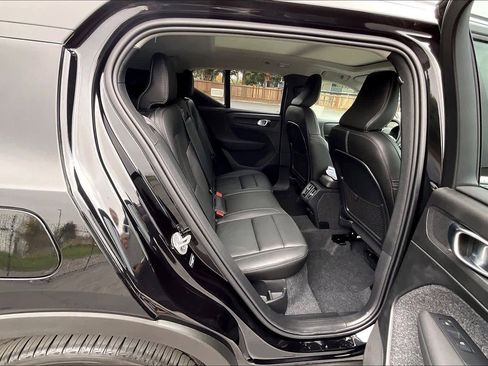 Used 2025 Volvo XC40 B5 Core w/ Protection Package Premier image 30