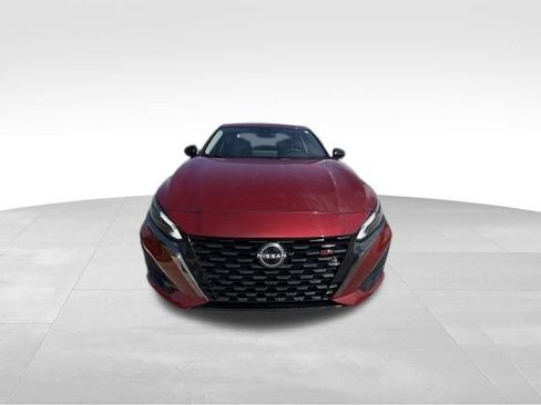 Used 2024 Nissan Altima 2.5 SR w/ SR Premium Package FWD image 3