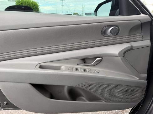 Used 2025 Hyundai Elantra SEL FWD image 13