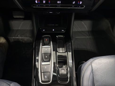 Used 2022 Chevrolet Bolt EUV Premier w/ Launch Edition image 24