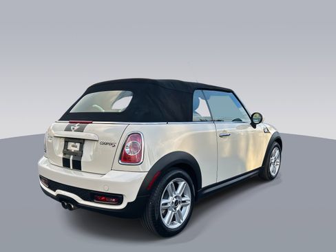 Used 2015 MINI Cooper S image 3