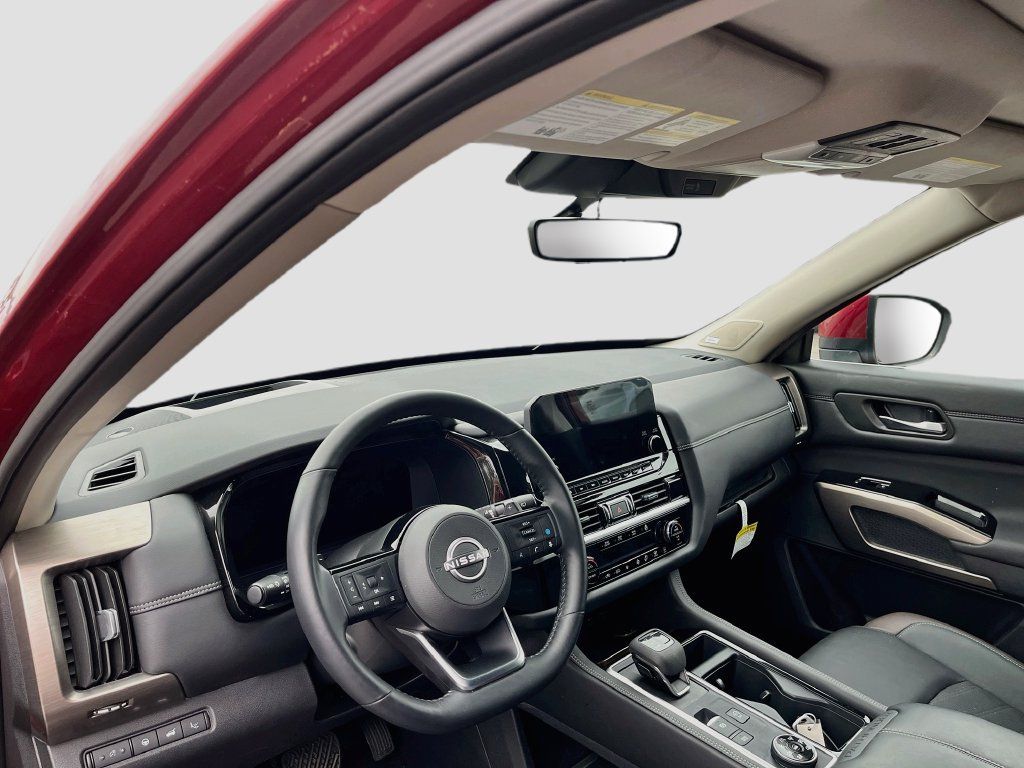 Used 2025 Nissan Pathfinder Platinum w/ Cargo Package AWD/4WD image 9