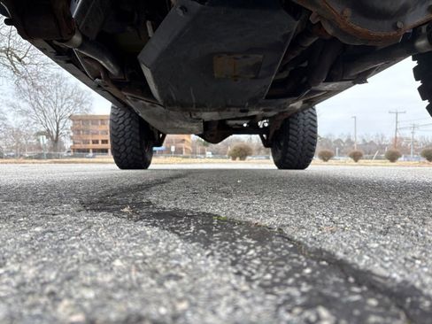 Used 2015 Jeep Wrangler Unlimited Rubicon w/ Connectivity Group image 32