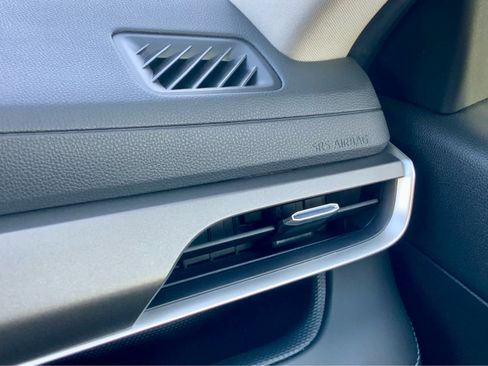 Used 2021 Toyota Highlander XLE image 50