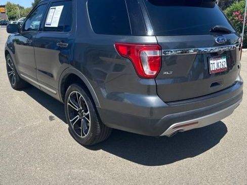 Used 2016 Ford Explorer XLT w/ Equipment Group 202A FWD image 4