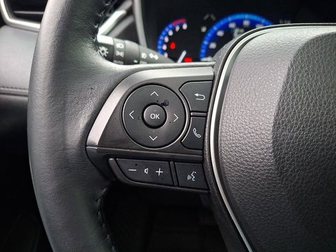 Used 2022 Toyota Corolla Cross XLE w/ Convenience Package image 21