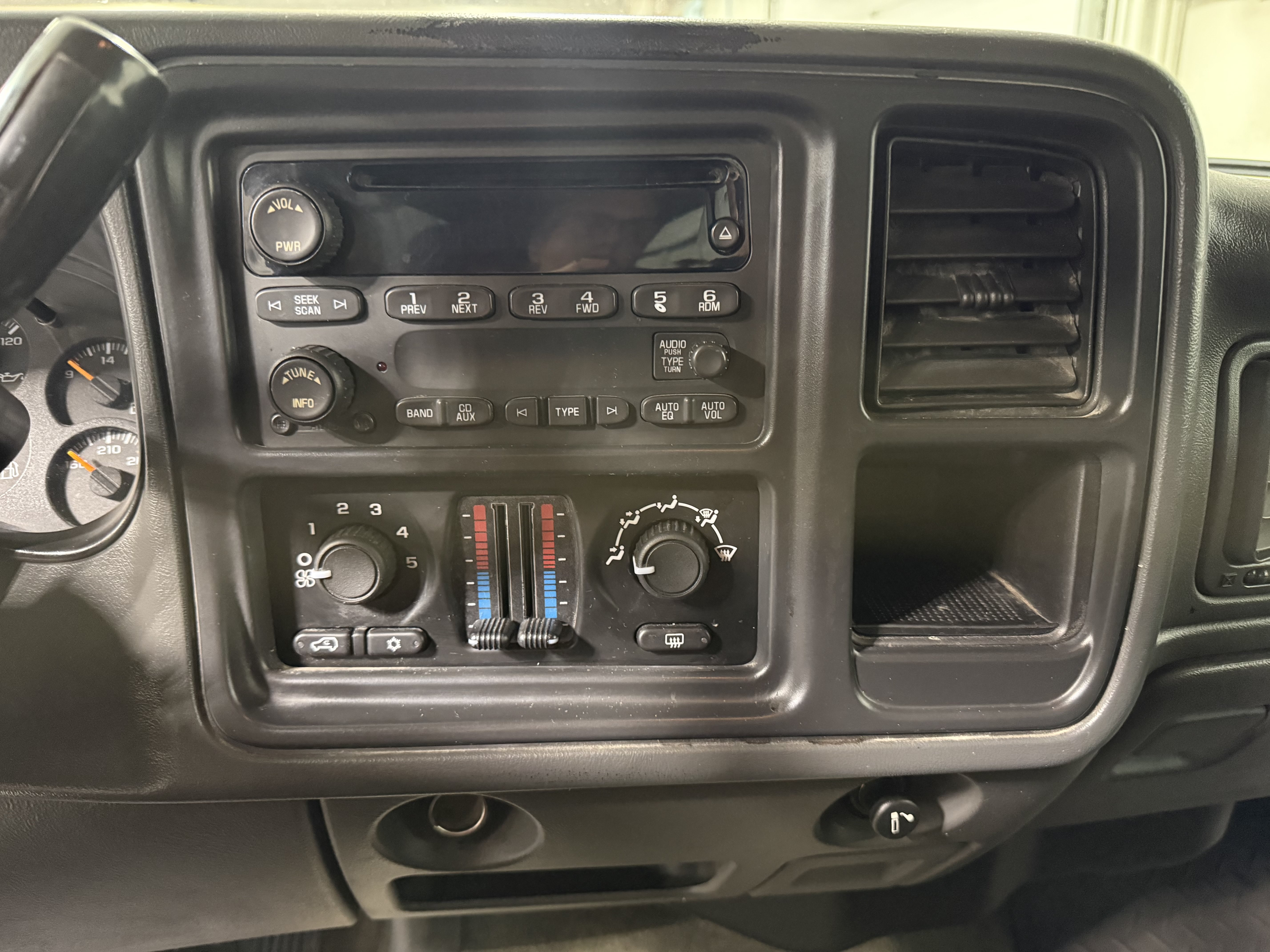Used 2005 Chevrolet Silverado 2500 4x4 Crew Cab image 17