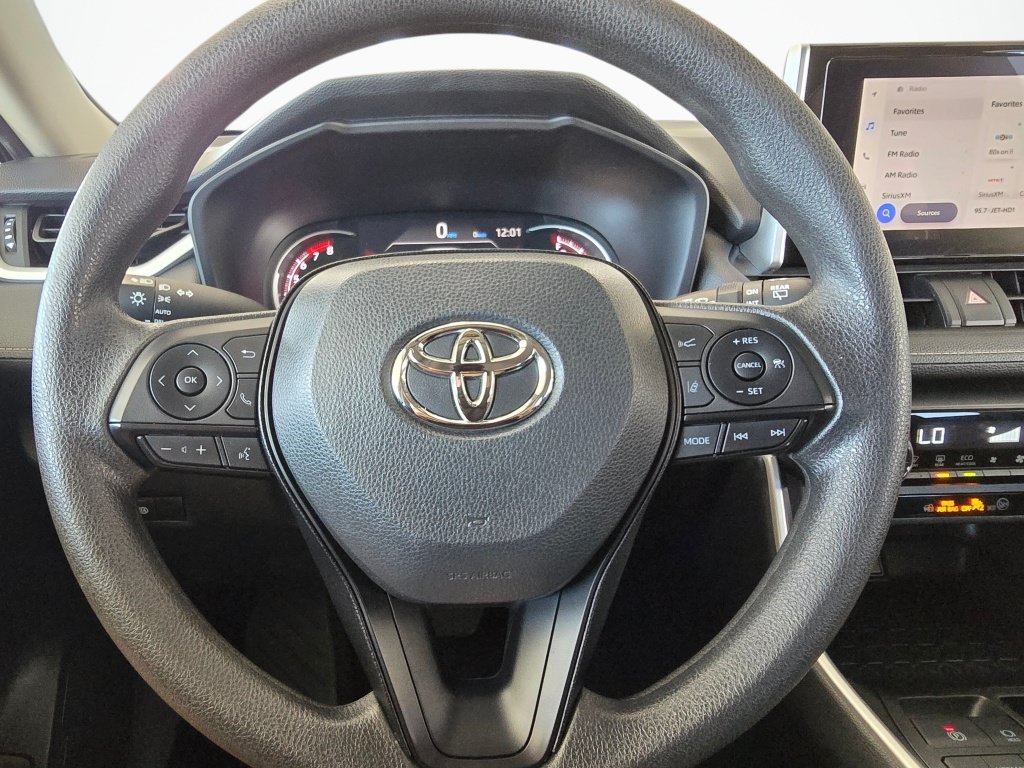 Used 2025 Toyota RAV4 XLE AWD/4WD image 22