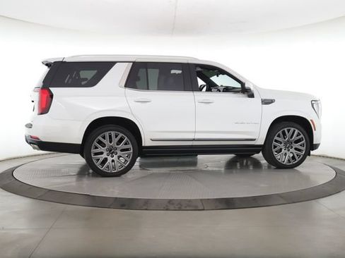 Used 2025 GMC Yukon Denali Ultimate w/ LPO, Floor Liner Package AWD/4WD image 6