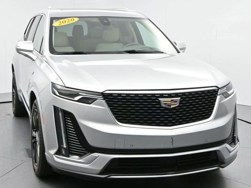 Used 2020 Cadillac XT6 Premium Luxury AWD/4WD image 2
