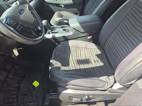 Used 2018 Ford Explorer XLT w/ Equipment Group 202A FWD image 3
