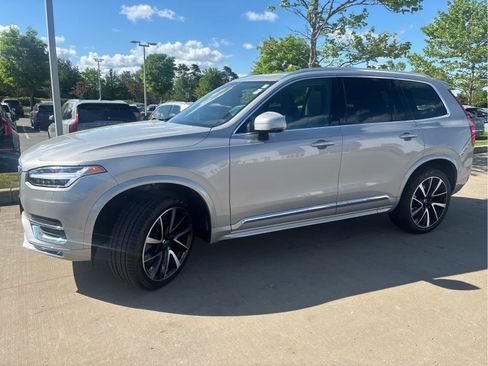 Used 2023 Volvo XC90 B6 Plus w/ Protection Package Premier AWD/4WD image 3