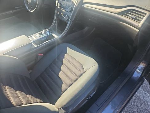 Used 2017 Ford Fusion SE FWD image 13
