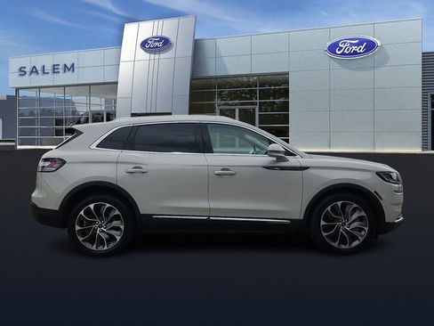Used 2022 Lincoln Nautilus Reserve AWD/4WD image 2