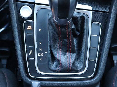 Used 2017 Volkswagen GTI Sport image 19
