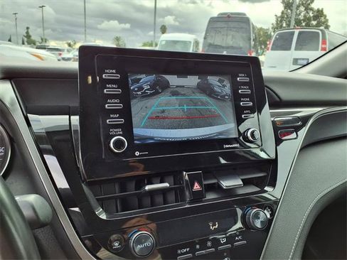 Used 2023 Toyota Camry SE image 19