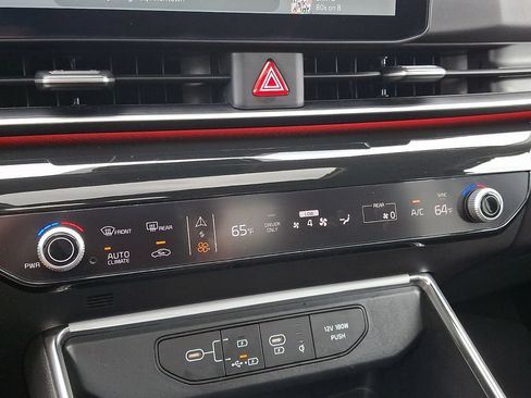 Certified 2025 Kia Carnival SX Prestige FWD image 18