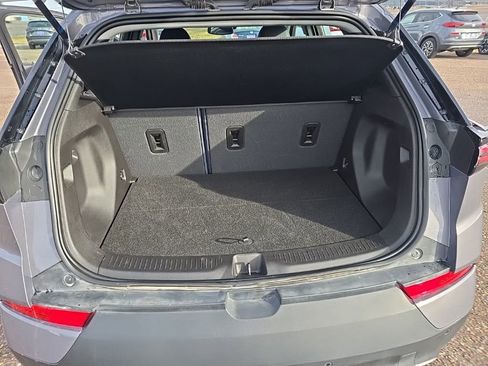 Used 2022 Chevrolet Bolt EUV LT w/ Convenience Package image 20