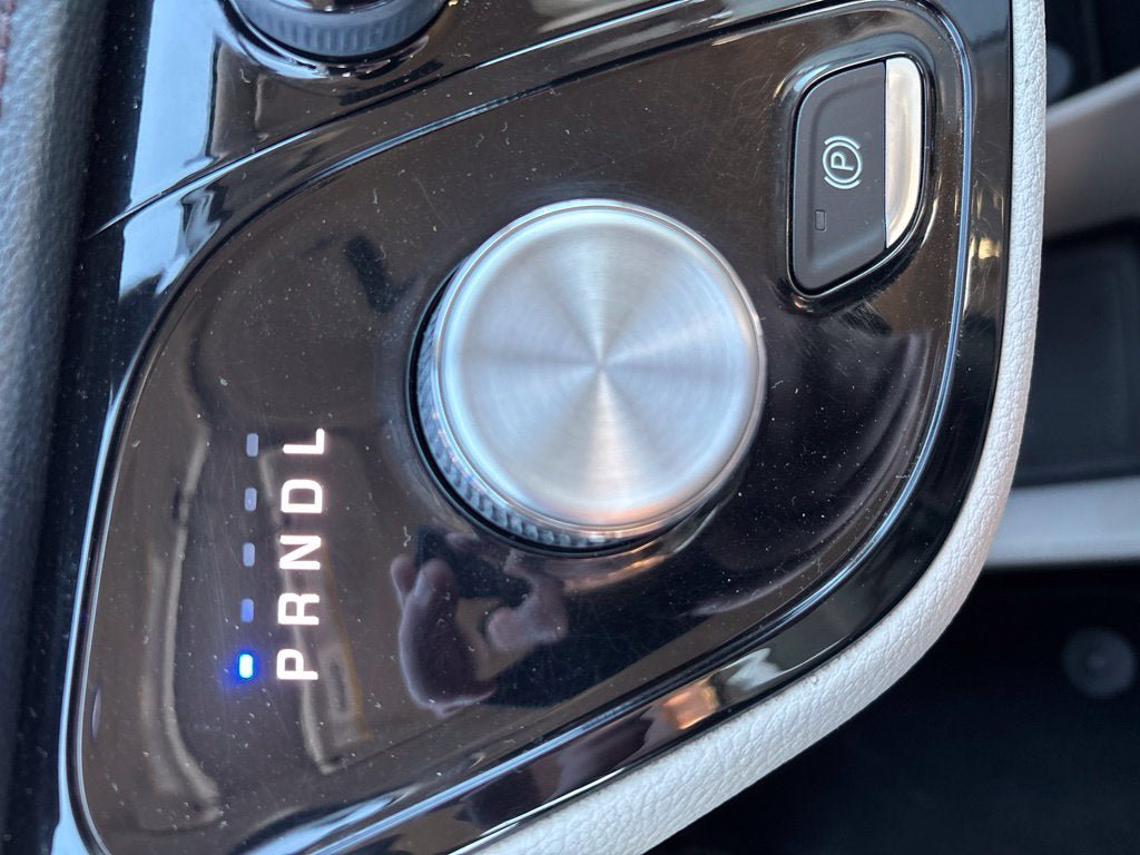 Used 2018 Chrysler Pacifica Limited FWD image 21