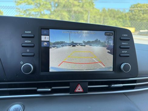 Used 2025 Hyundai Elantra Sport FWD image 11