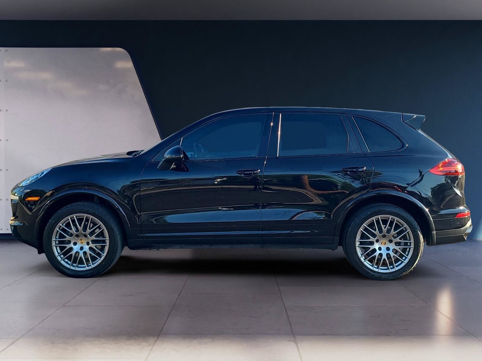 Used 2017 Porsche Cayenne Platinum Edition AWD/4WD image 2