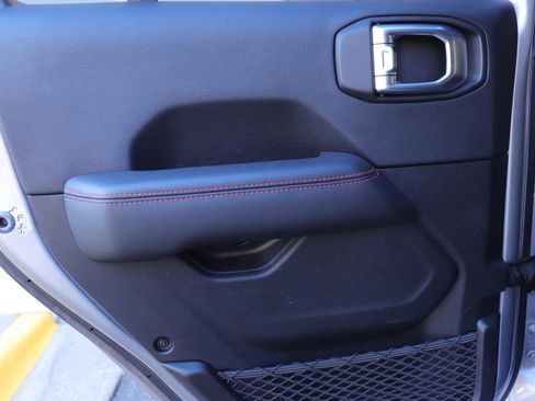 Used 2019 Jeep Wrangler Unlimited Rubicon image 12