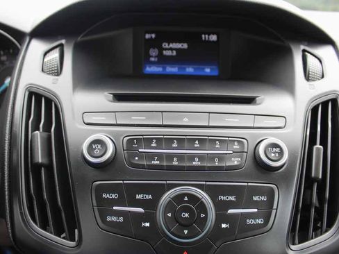 Used 2015 Ford Focus SE FWD image 19