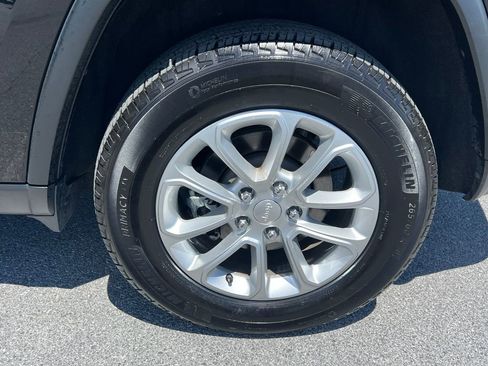 Used 2021 Jeep Grand Cherokee Laredo X AWD/4WD image 15