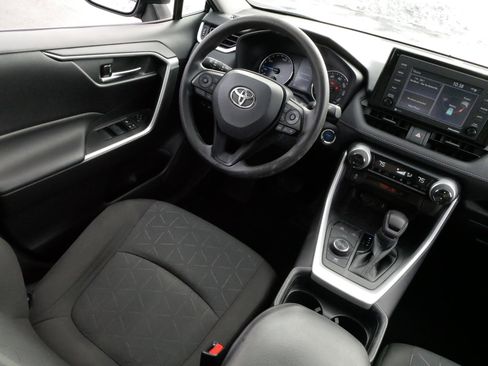 Used 2021 Toyota RAV4 XLE image 10