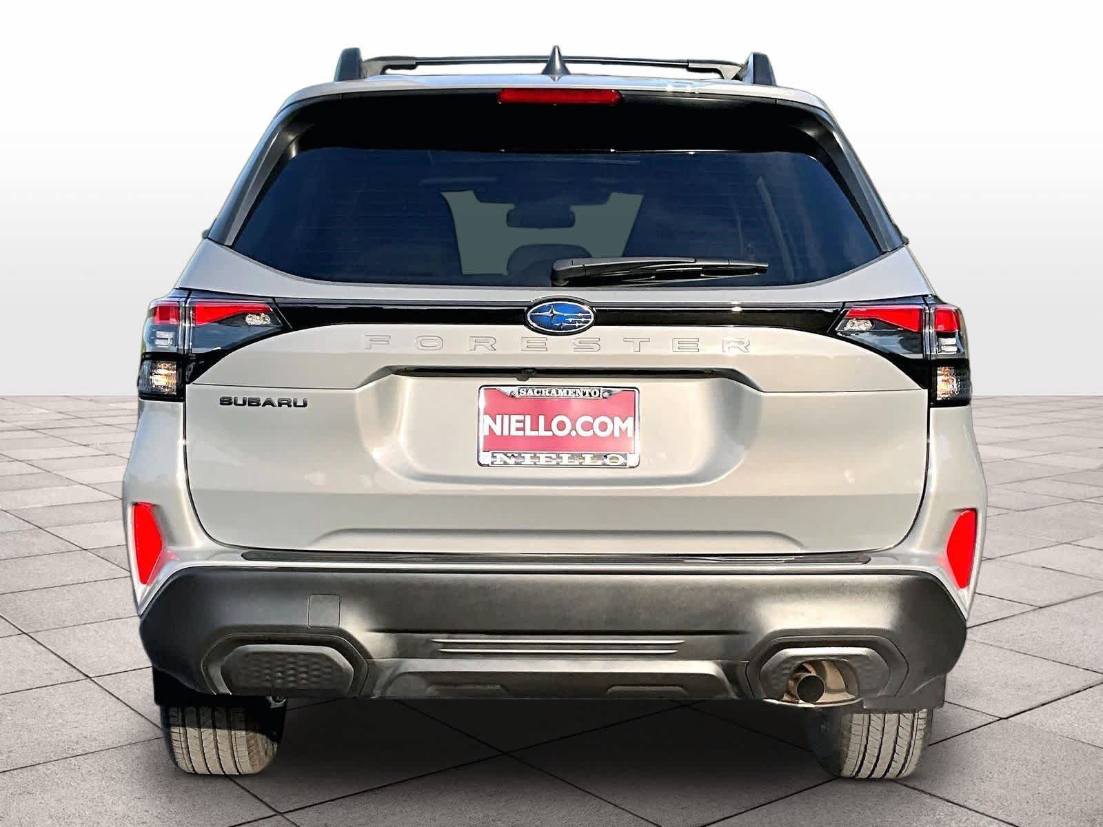 Used 2025 Subaru Forester Premium AWD/4WD image 7