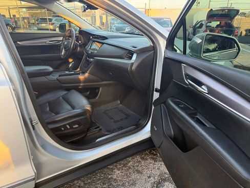 Used 2017 Cadillac XT5 Luxury w/ Driver Awareness Package image 25