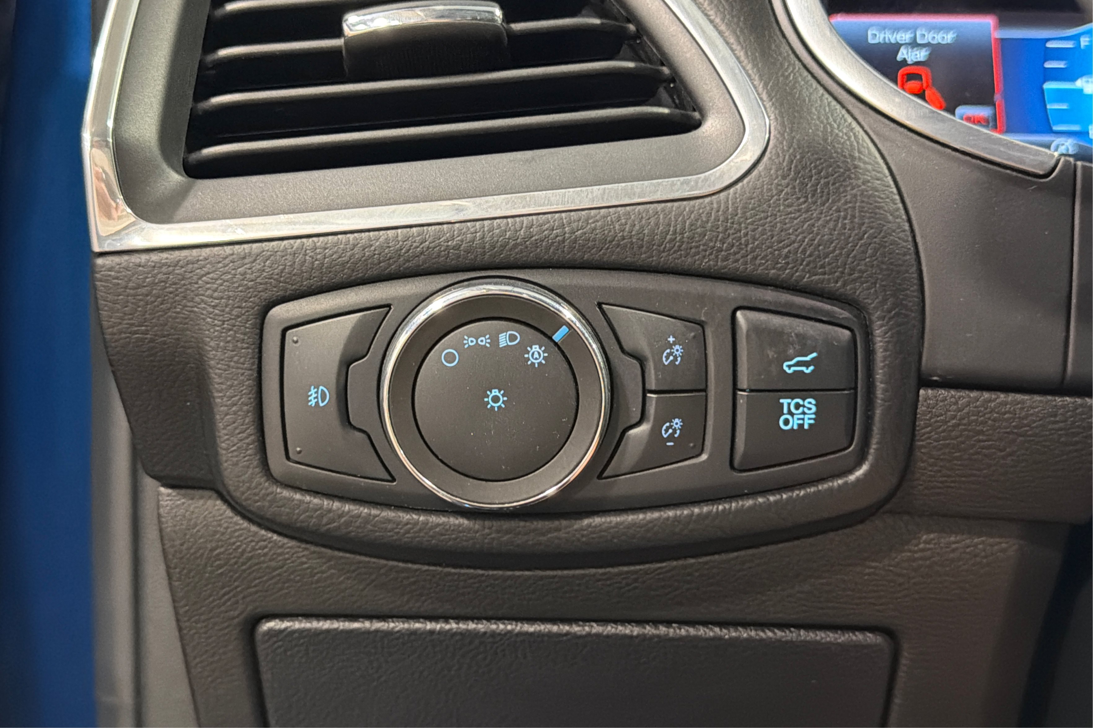 Used 2020 Ford Edge Titanium AWD/4WD image 22