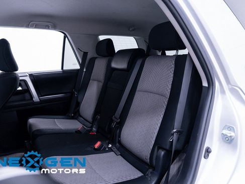 Used 2020 Toyota 4Runner SR5 AWD/4WD image 38