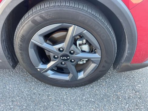 Used 2025 Kia K4 LXS image 32