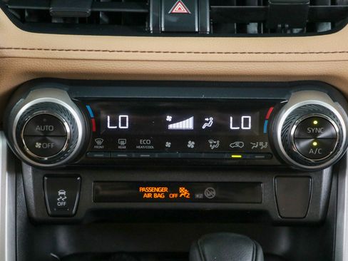 Used 2022 Toyota RAV4 LE AWD/4WD image 20