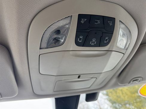 Used 2020 Chrysler Pacifica Touring-L image 25