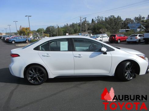 Certified 2025 Toyota Corolla SE w/ Convenience Package image 2