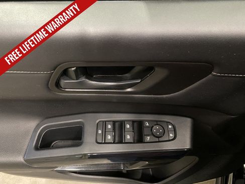 Used 2025 Nissan Pathfinder SV FWD image 28