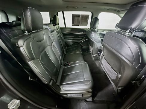 Used 2022 Jeep Grand Cherokee L Limited image 11