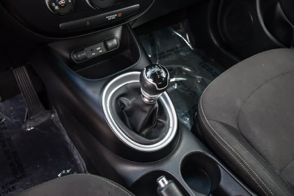 Used 2015 Kia Soul FWD image 20