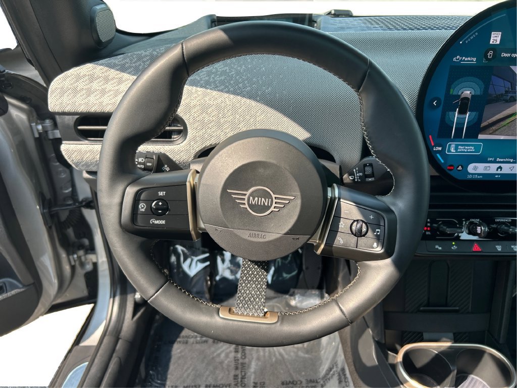 Used 2025 MINI Cooper 2-Door Hardtop FWD image 17