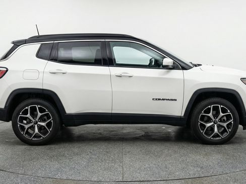 Used 2025 Jeep Compass Limited image 11