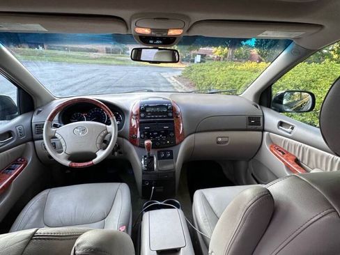 Used 2008 Toyota Sienna XLE Limited FWD image 2