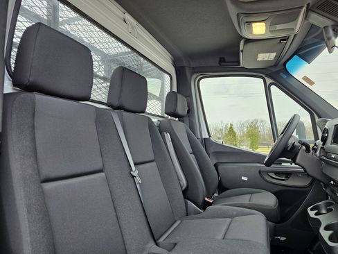 Used 2024 Mercedes-Benz Sprinter 4500 image 18